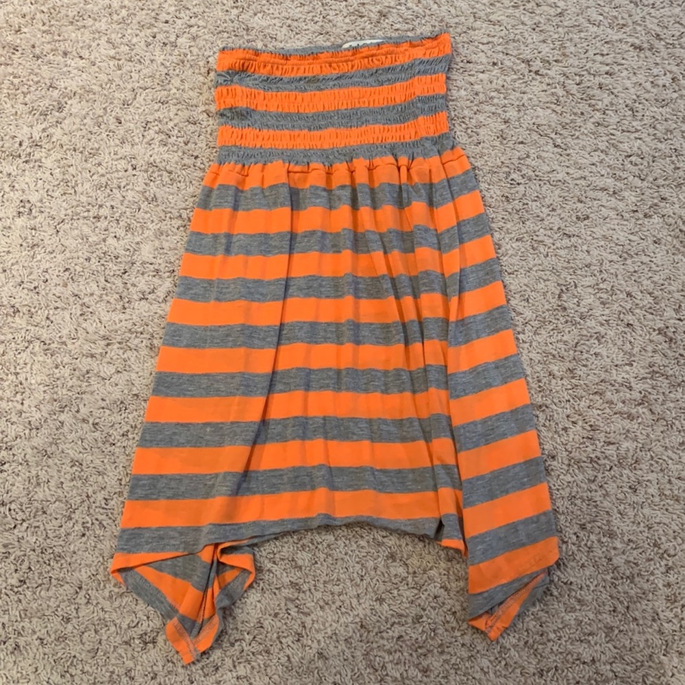 Girl’s strapless dress